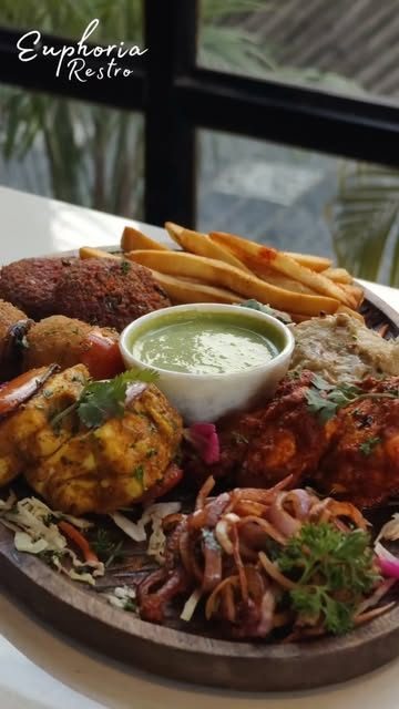 Tandoori platter with fries and chutney
